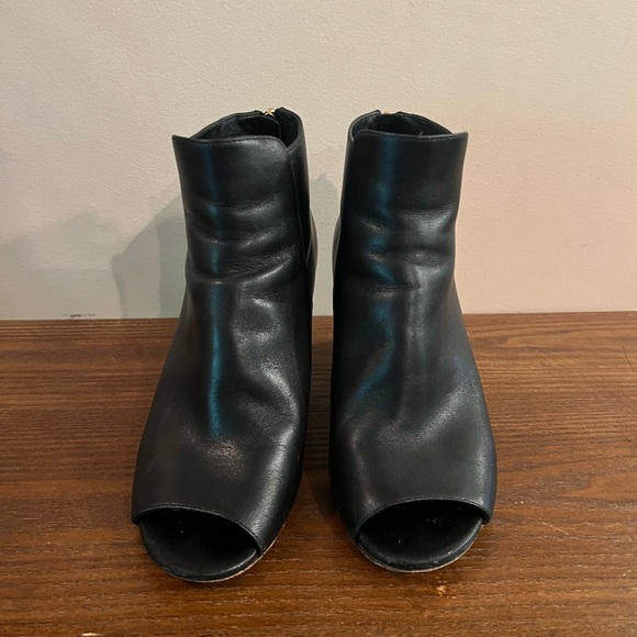 Tory Burch Black Leather Embroidered Floral 55MM Wedge Open Toe Ankle Bootie 7 - Picture 2 of 6